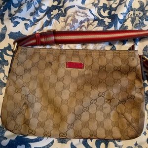 Vintage Gucci cross body bag!